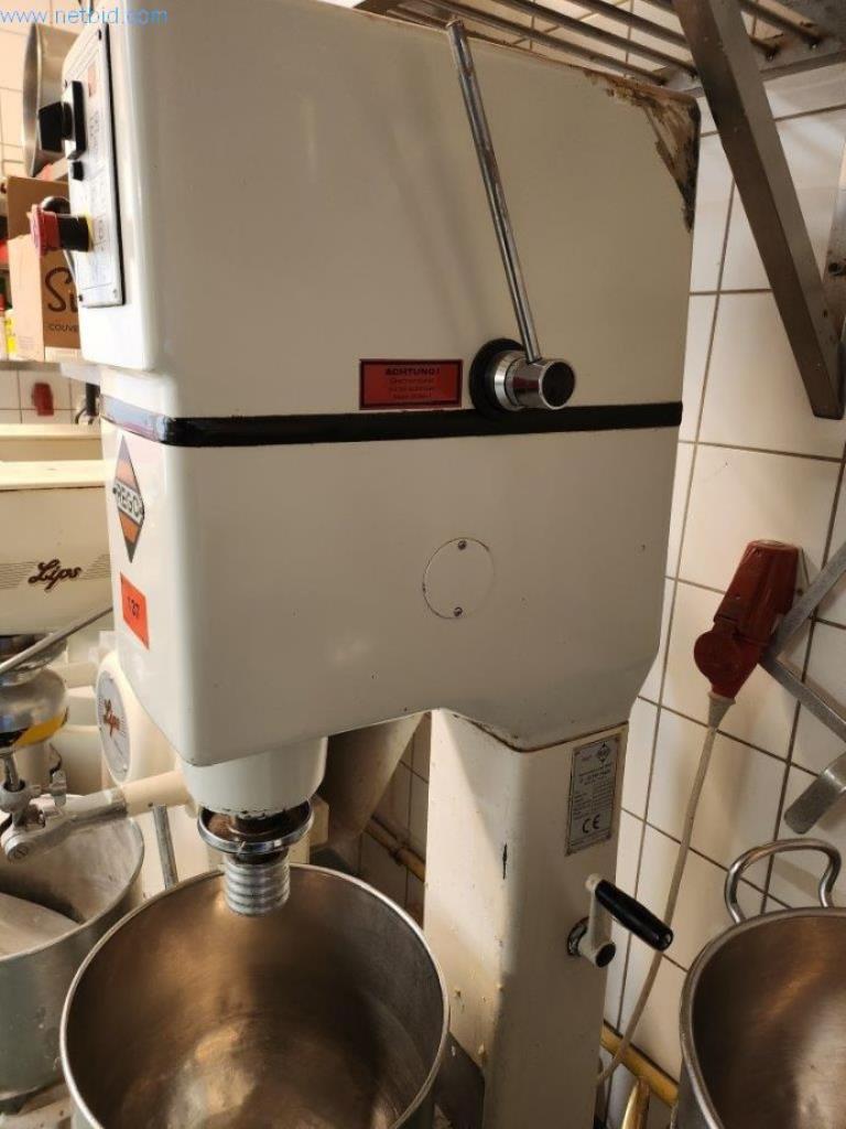 Sprzęt i maszyny piekarnicze, maszyny cukiernicze, wyposażenie magazynów, flota pojazdów-2