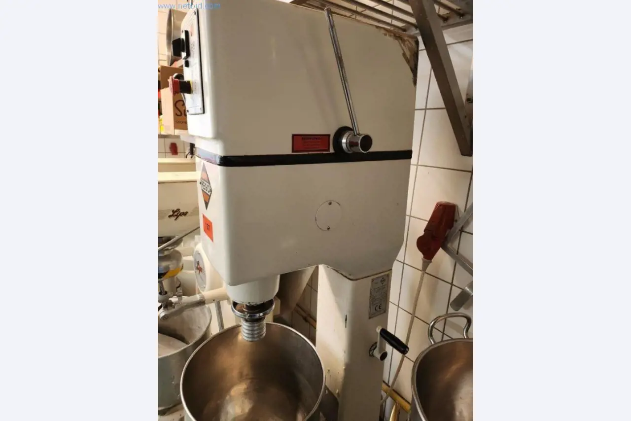 Sprzęt i maszyny piekarnicze, maszyny cukiernicze, wyposażenie magazynów, flota pojazdów-2