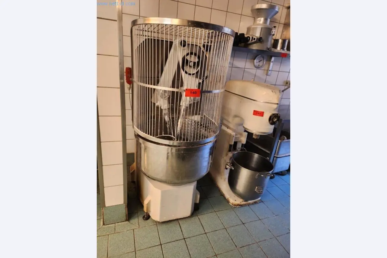 Equipement et machines de boulangerie, machines de pâtisserie, équipement de stockage, parc de véhicules-1