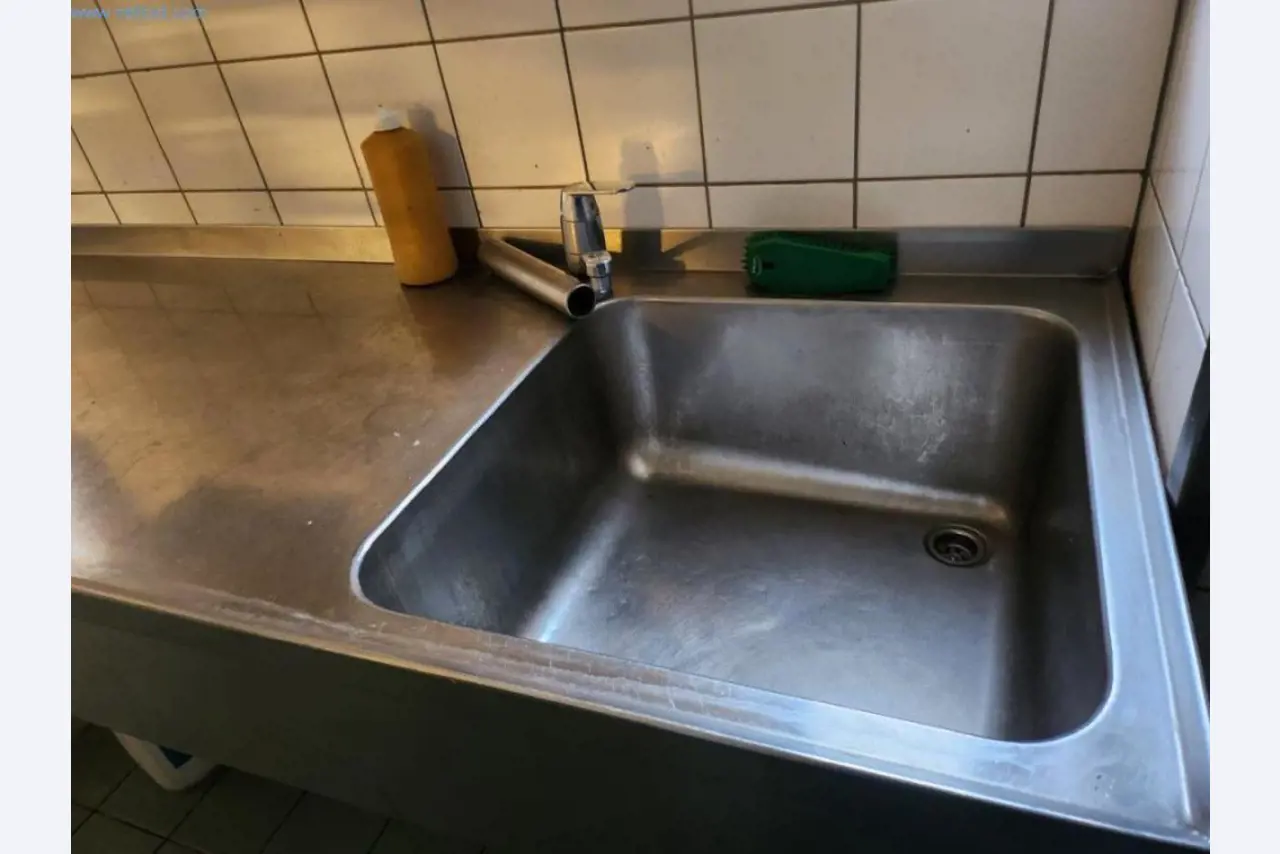 Sprzęt i maszyny piekarnicze, maszyny cukiernicze, wyposażenie magazynów, flota pojazdów-1