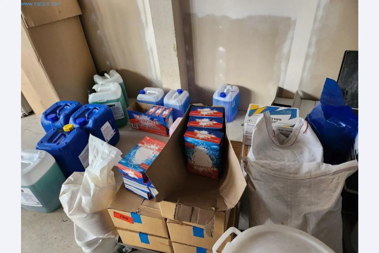 Sprzęt i maszyny piekarnicze, maszyny cukiernicze, wyposażenie magazynów, flota pojazdów-1