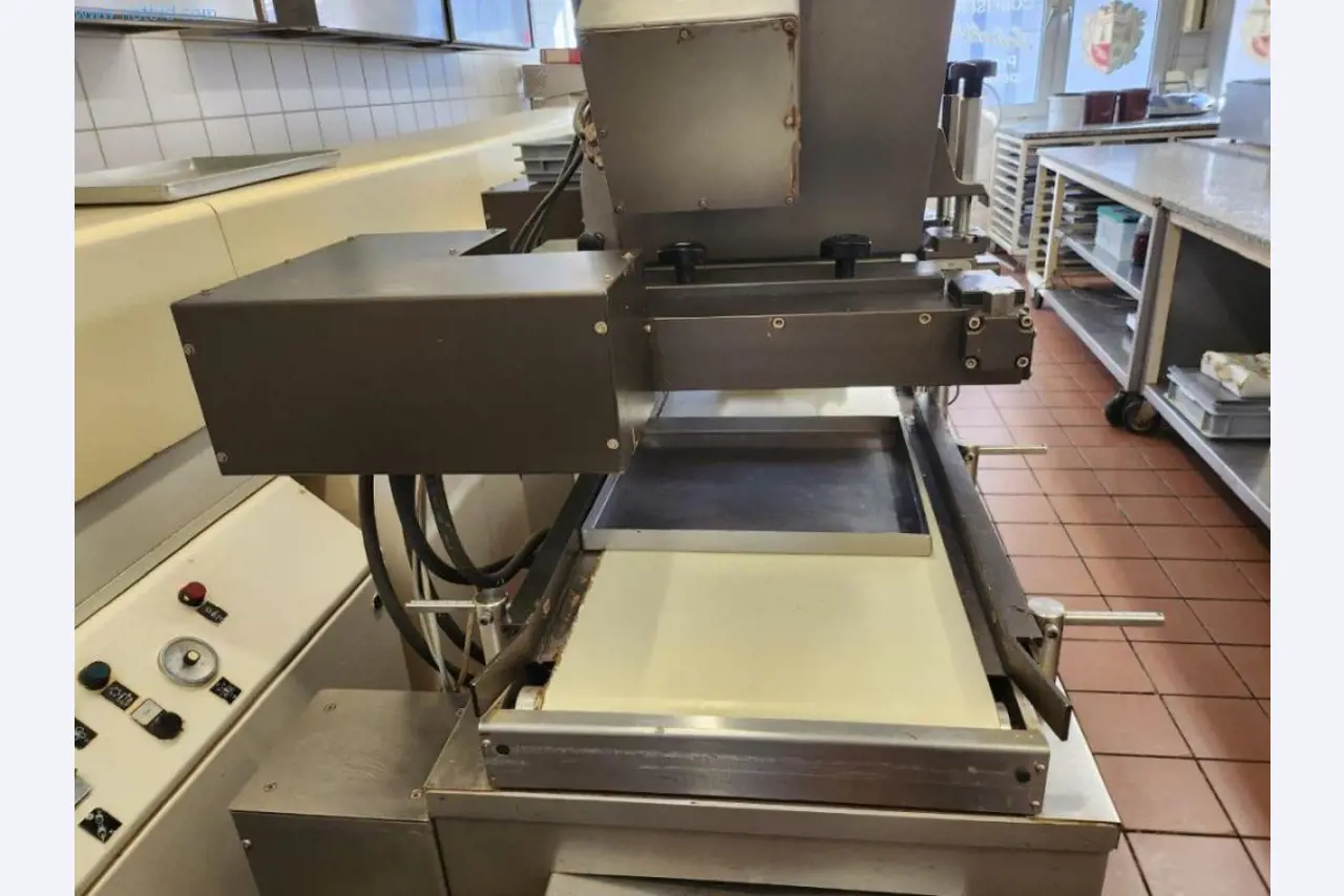 Equipement et machines de boulangerie, machines de pâtisserie, équipement de stockage, parc de véhicules-3