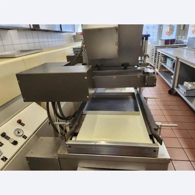 Equipement et machines de boulangerie, machines de pâtisserie, équipement de stockage, parc de véhicules-3