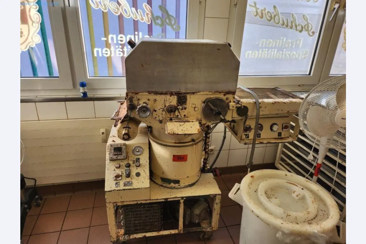 Equipement et machines de boulangerie, machines de pâtisserie, équipement de stockage, parc de véhicules-1