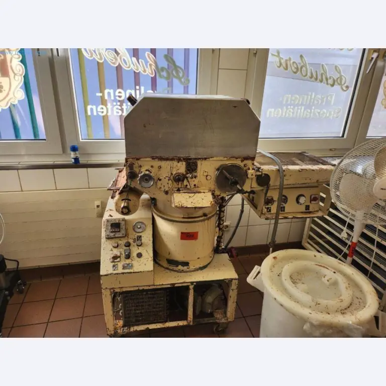 Equipement et machines de boulangerie, machines de pâtisserie, équipement de stockage, parc de véhicules-1