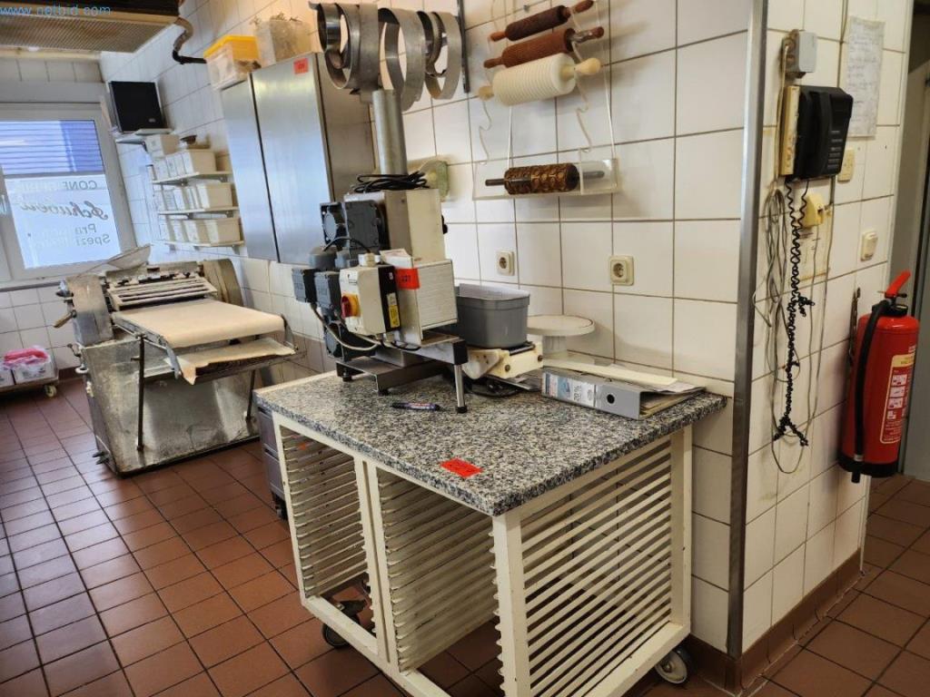 Pekařská zařízení a stroje, cukrářské stroje, vybavení skladů, vozový park-3
