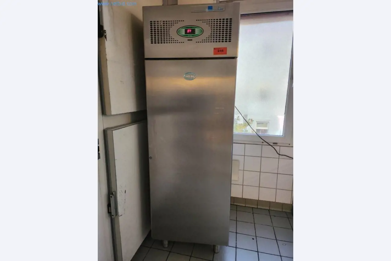 Sprzęt i maszyny piekarnicze, maszyny cukiernicze, wyposażenie magazynów, flota pojazdów-1