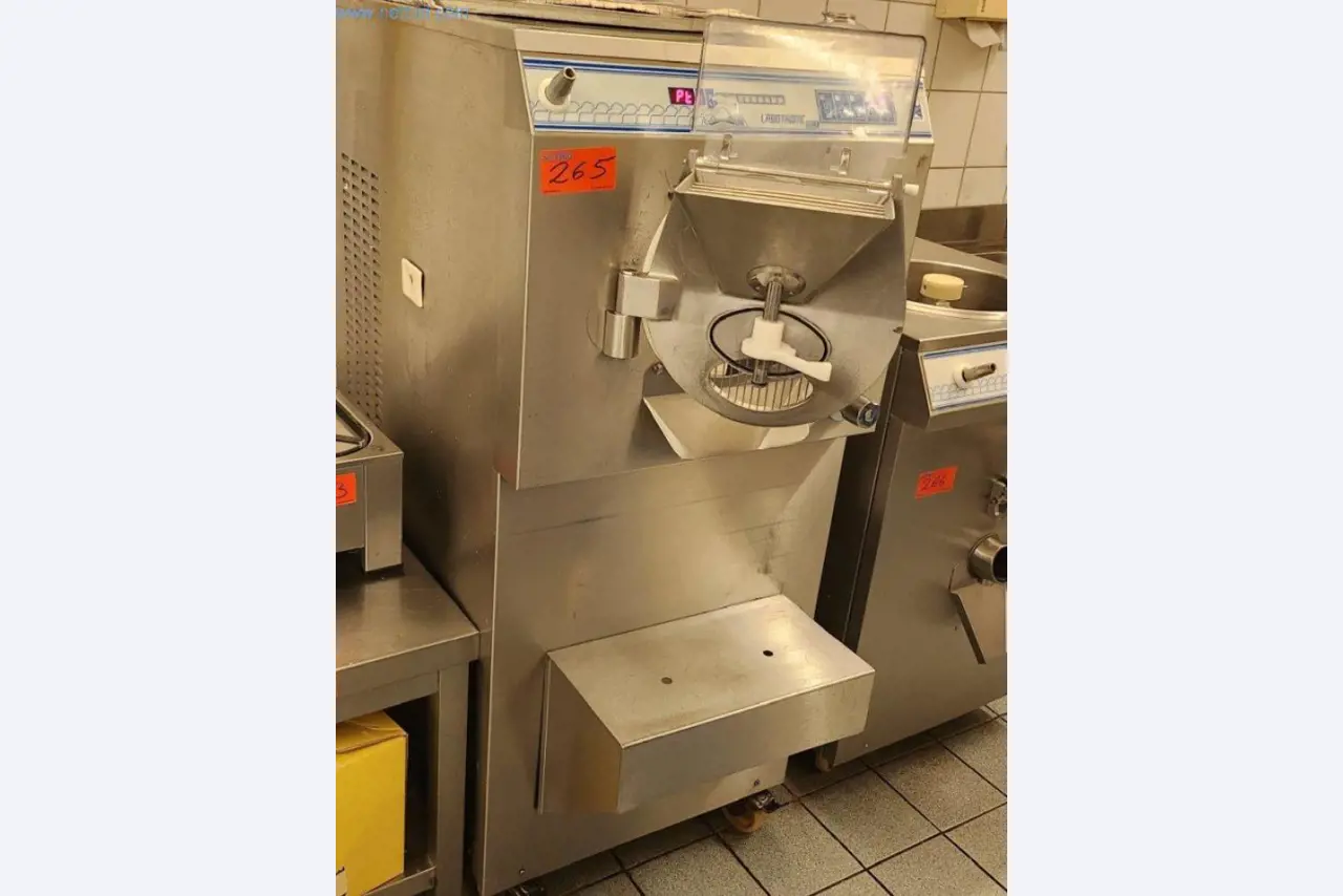 Equipement et machines de boulangerie, machines de pâtisserie, équipement de stockage, parc de véhicules-1