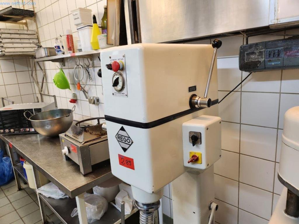 Bäckereieinrichtung- und Maschinen, Konditoreimaschinen, Lagereinrichtung, Fuhrpark-2