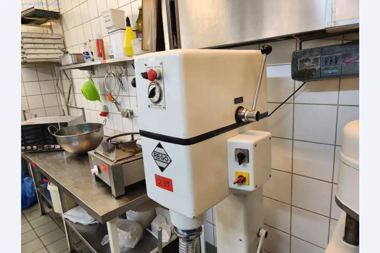 Sprzęt i maszyny piekarnicze, maszyny cukiernicze, wyposażenie magazynów, flota pojazdów-2