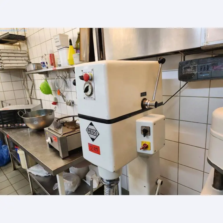 Sprzęt i maszyny piekarnicze, maszyny cukiernicze, wyposażenie magazynów, flota pojazdów-2