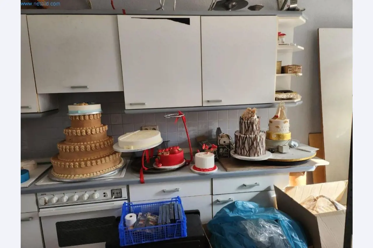 Sprzęt i maszyny piekarnicze, maszyny cukiernicze, wyposażenie magazynów, flota pojazdów-6