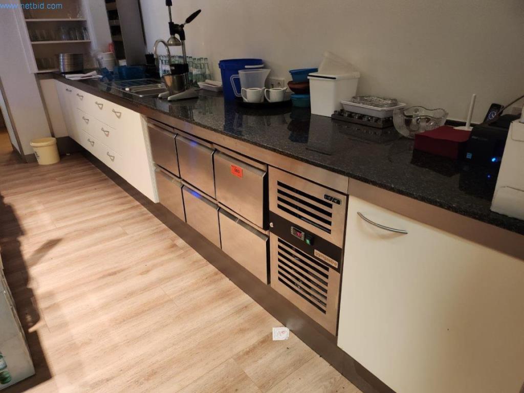 Sprzęt i maszyny piekarnicze, maszyny cukiernicze, wyposażenie magazynów, flota pojazdów-1