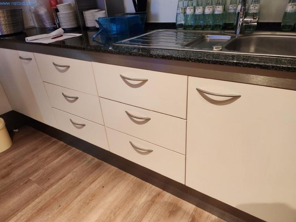 Sprzęt i maszyny piekarnicze, maszyny cukiernicze, wyposażenie magazynów, flota pojazdów-2