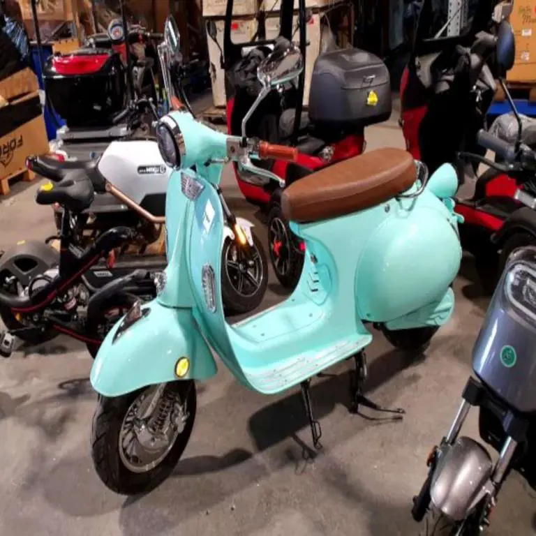 4 Stück Scooter électrique Santa Tina Sizilia