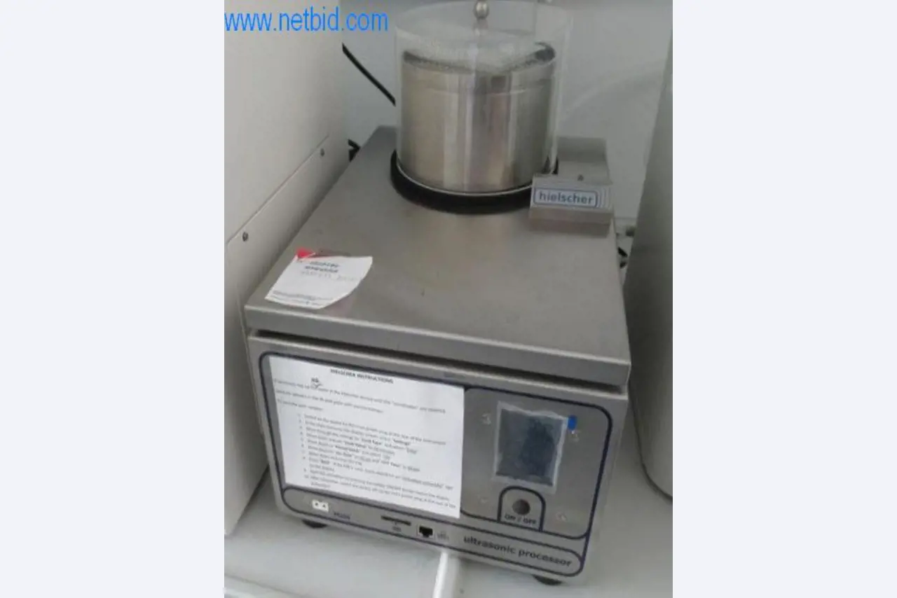 Velmi dobře udržovaný hmotnostní spektrometr se systémem HPLC a příslušenstvím-1