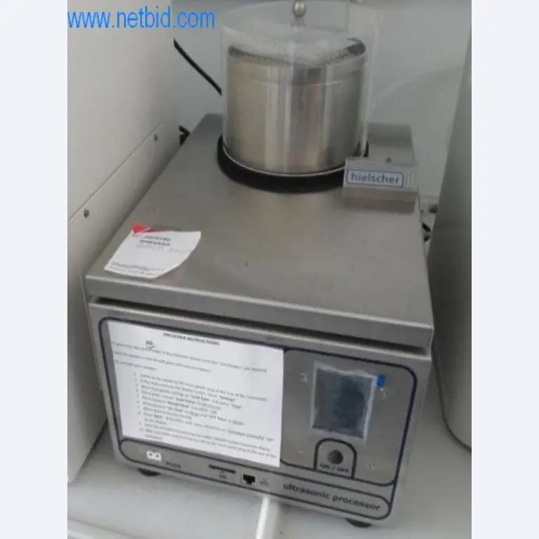 Velmi dobře udržovaný hmotnostní spektrometr se systémem HPLC a příslušenstvím-1