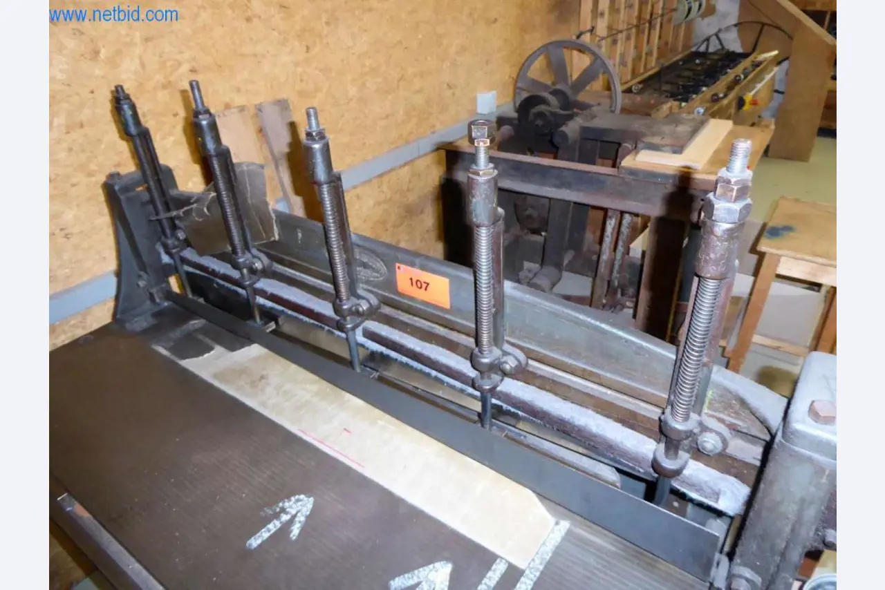 Máquinas para la fabricación de artículos de cuero, guarnicionería y talabartería-2