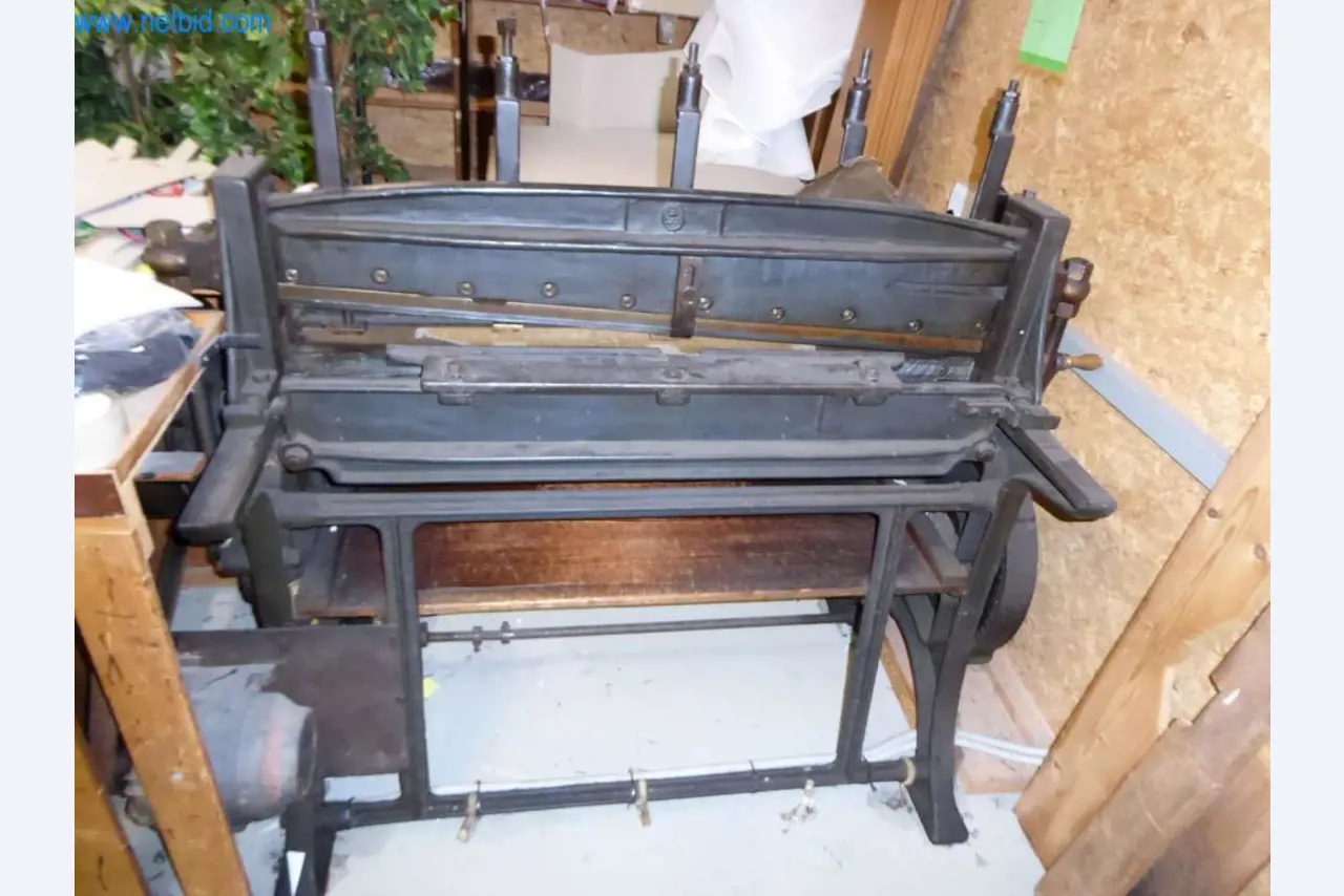 Máquinas para la fabricación de artículos de cuero, guarnicionería y talabartería-4