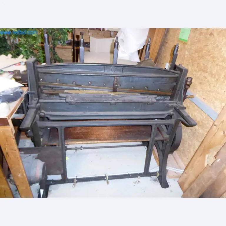 Máquinas para la fabricación de artículos de cuero, guarnicionería y talabartería-4