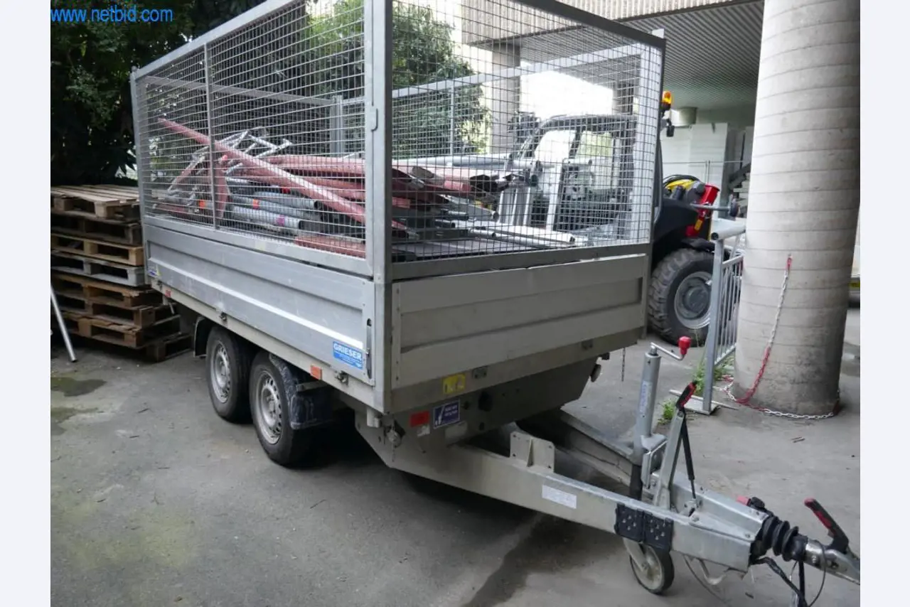 Stavební stroje, stavební příslušenství, lešení, bednicí nosníky, podpěry, kovoobráběcí stroje a vozidla-1