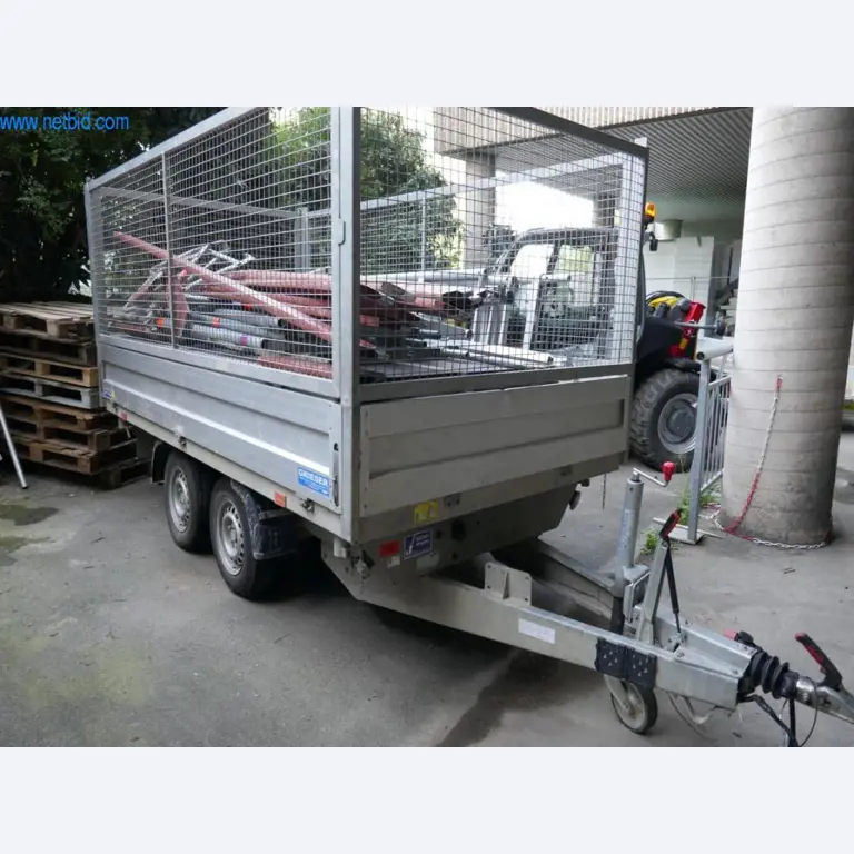 Stavební stroje, stavební příslušenství, lešení, bednicí nosníky, podpěry, kovoobráběcí stroje a vozidla-1