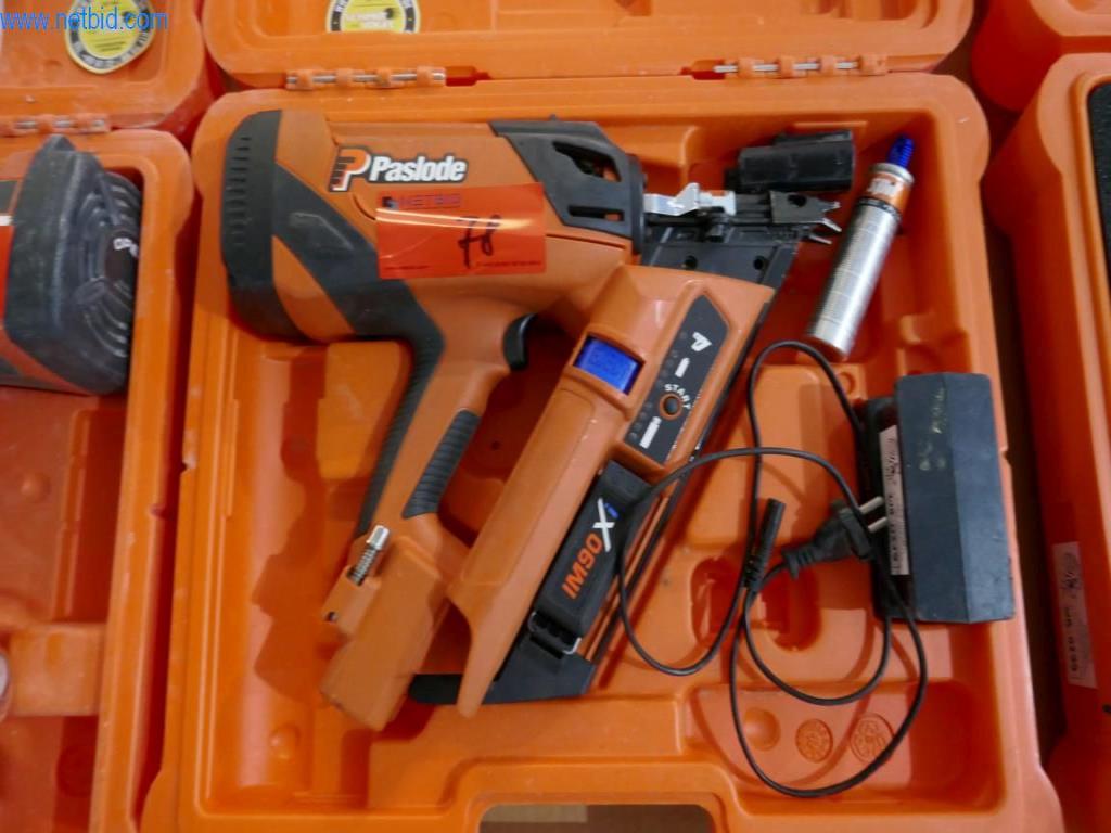 Stavební stroje, stavební příslušenství, lešení, bednicí nosníky, podpěry, kovoobráběcí stroje a vozidla-2