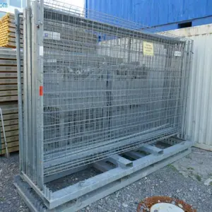 16 Construction fence panels