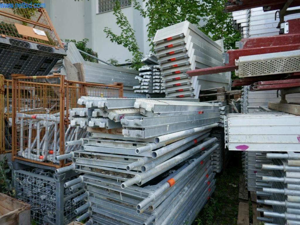 Máquinas de construção, acessórios de construção, andaimes, vigas de cofragem, suportes, máquinas e veículos para trabalhar metais-30