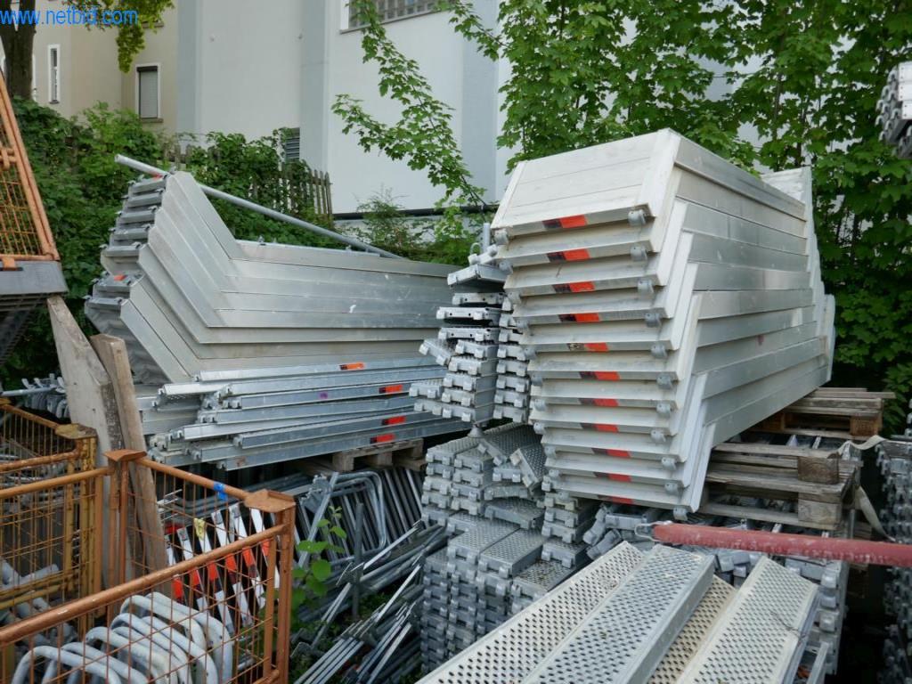 Máquinas de construção, acessórios de construção, andaimes, vigas de cofragem, suportes, máquinas e veículos para trabalhar metais-31