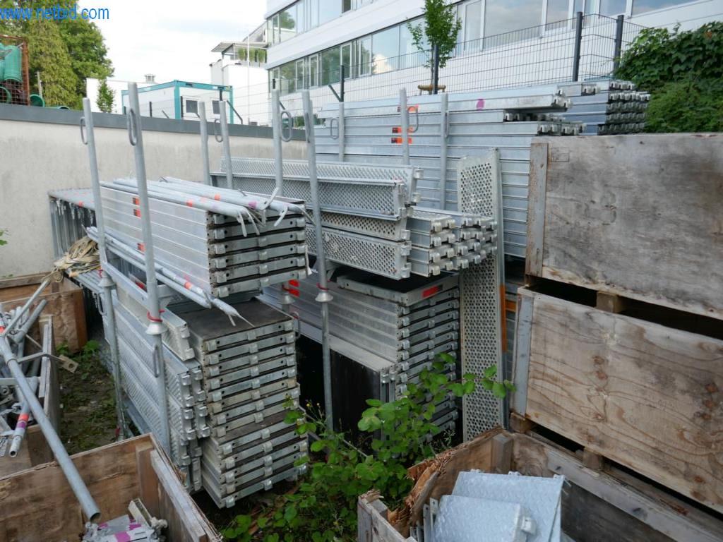 Máquinas de construção, acessórios de construção, andaimes, vigas de cofragem, suportes, máquinas e veículos para trabalhar metais-32