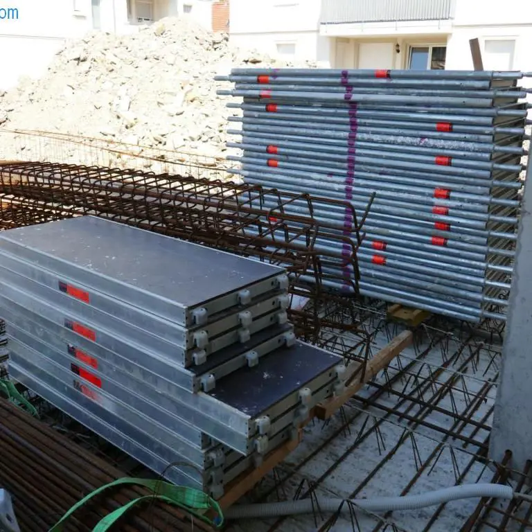 Steel facade scaffolding Layher