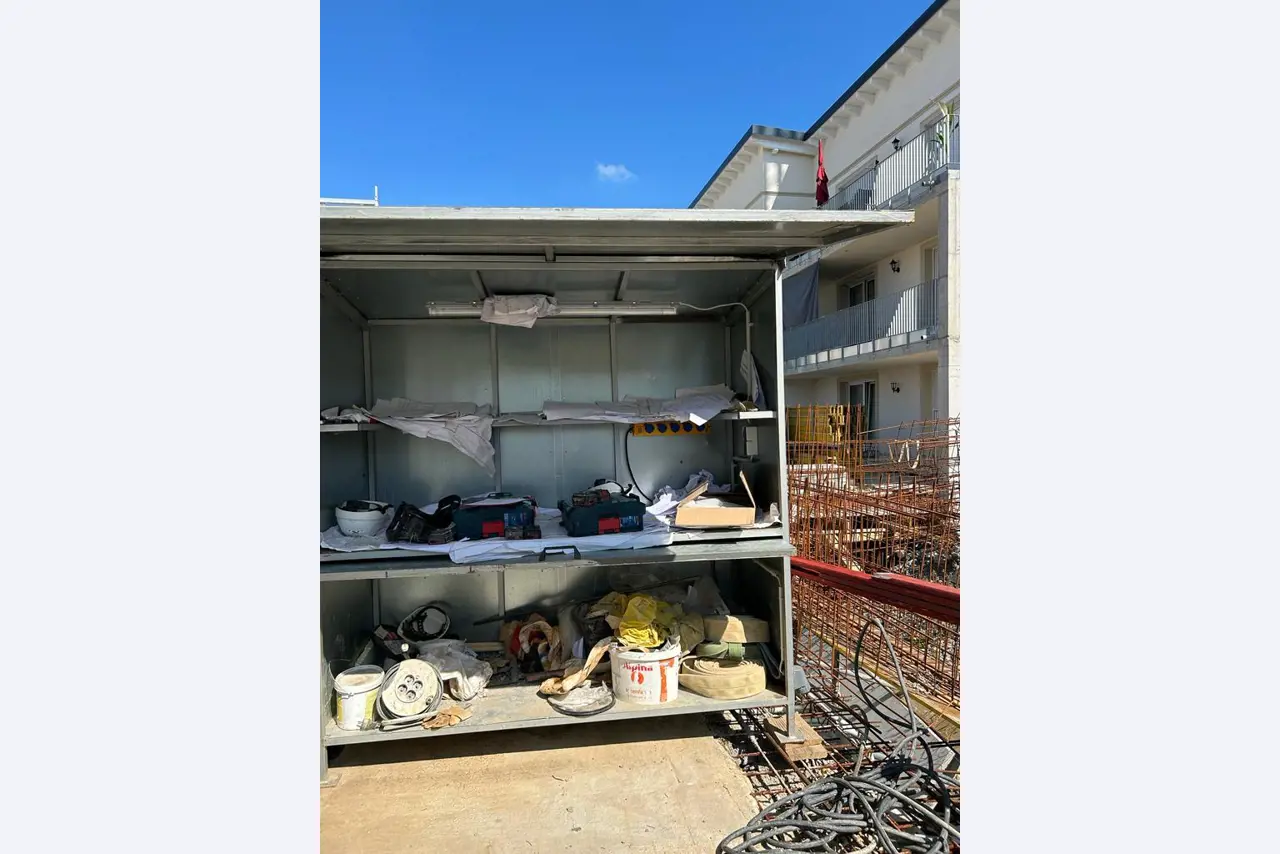 Maszyny budowlane, akcesoria budowlane, rusztowania, belki szalunkowe, podpory, maszyny i pojazdy do obróbki metalu-1