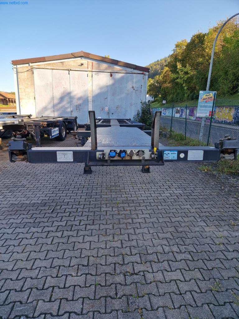 Semi-trailers - Swap bodies - Container - heavy-duty forklift trucks-2