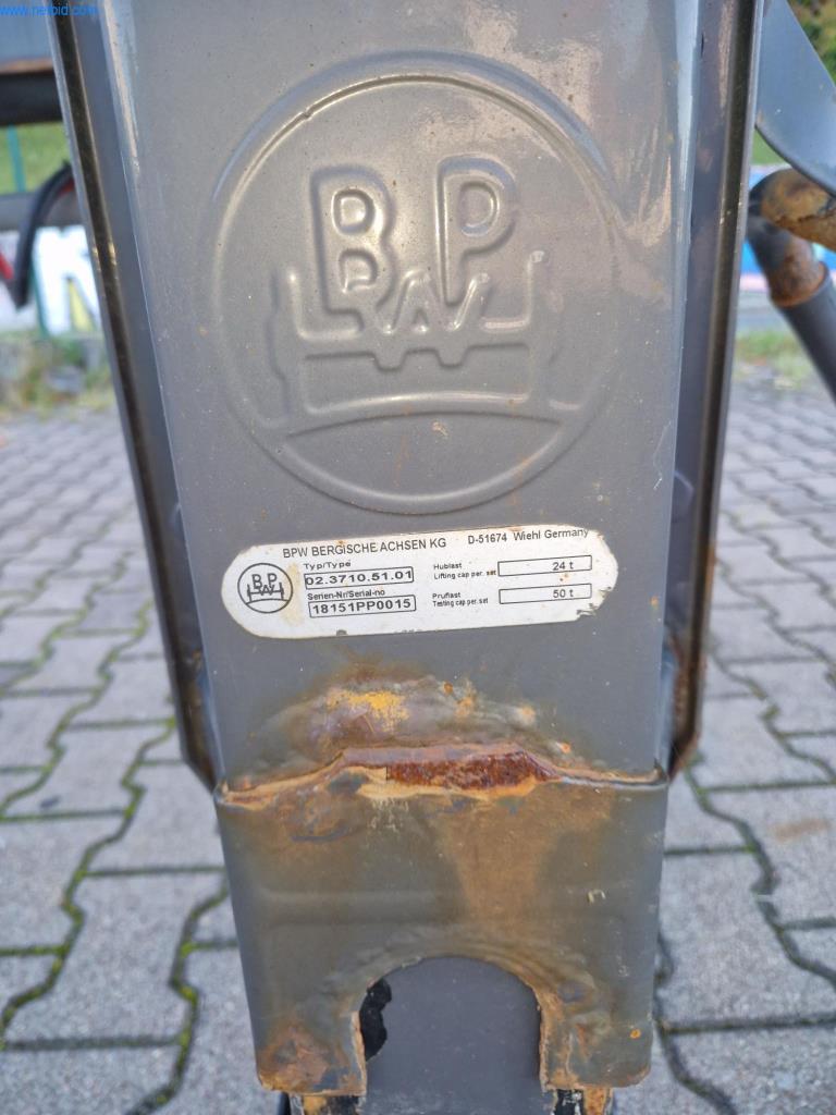 Semi-trailers - Swap bodies - Container - heavy-duty forklift trucks-3