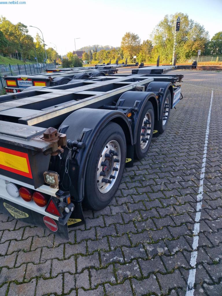 Semi-trailers - Swap bodies - Container - heavy-duty forklift trucks-2