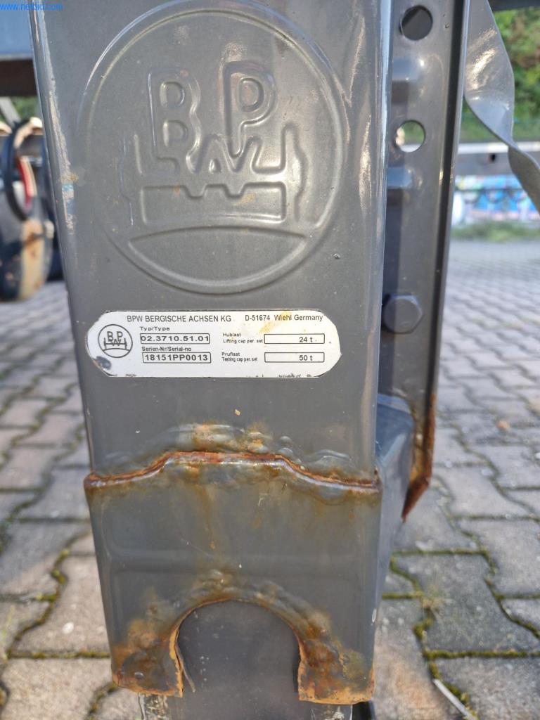 Semi-trailers - Swap bodies - Container - heavy-duty forklift trucks-3