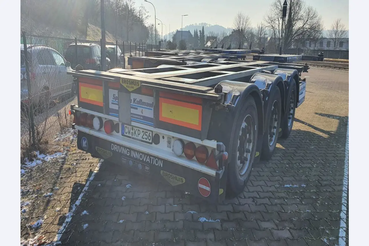 Opleggers - Wissellaadbakken - Containers - Heftrucks voor zwaar gebruik-1