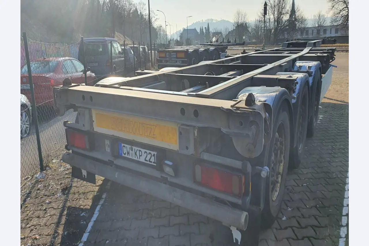 Opleggers - Wissellaadbakken - Containers - Heftrucks voor zwaar gebruik-1