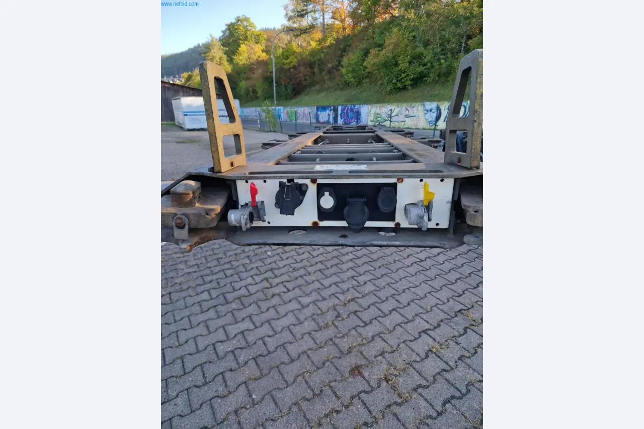 Návesy - Výmenné nástavby - Kontejnery - Težké vysokozdvižné vozíky-2