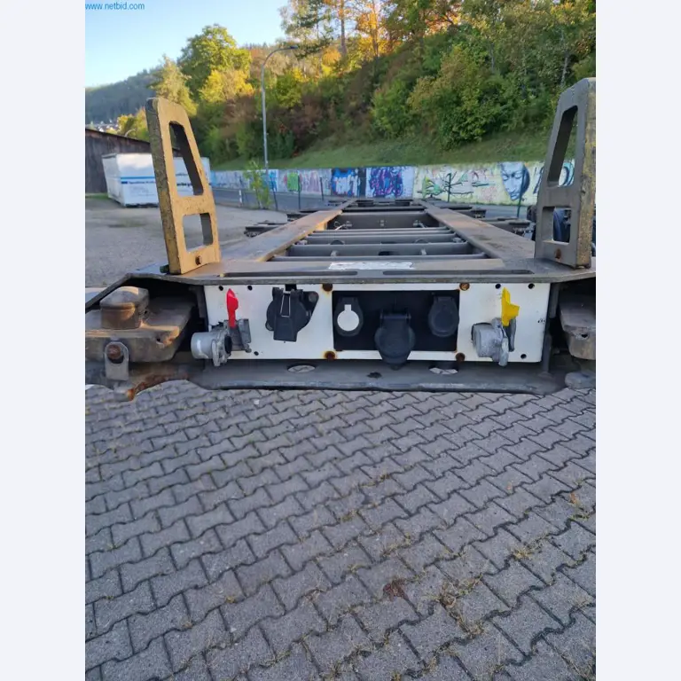 Návesy - Výmenné nástavby - Kontejnery - Težké vysokozdvižné vozíky-2