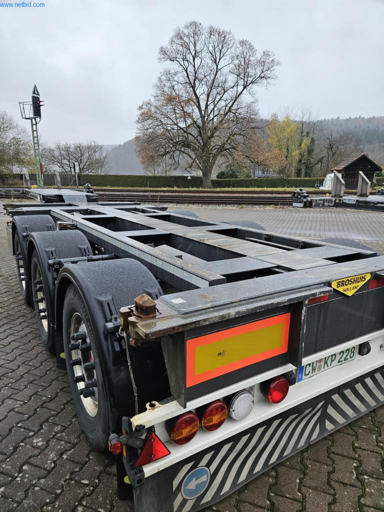 Semi-trailers - Swap bodies - Container - heavy-duty forklift trucks-2