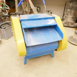 Cable peeling machine