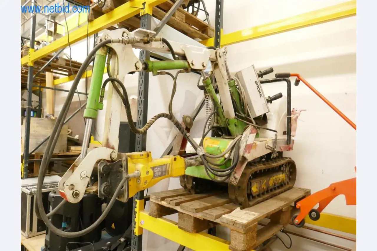 Máquinas y equipos de una empresa de construcción de carreteras-1