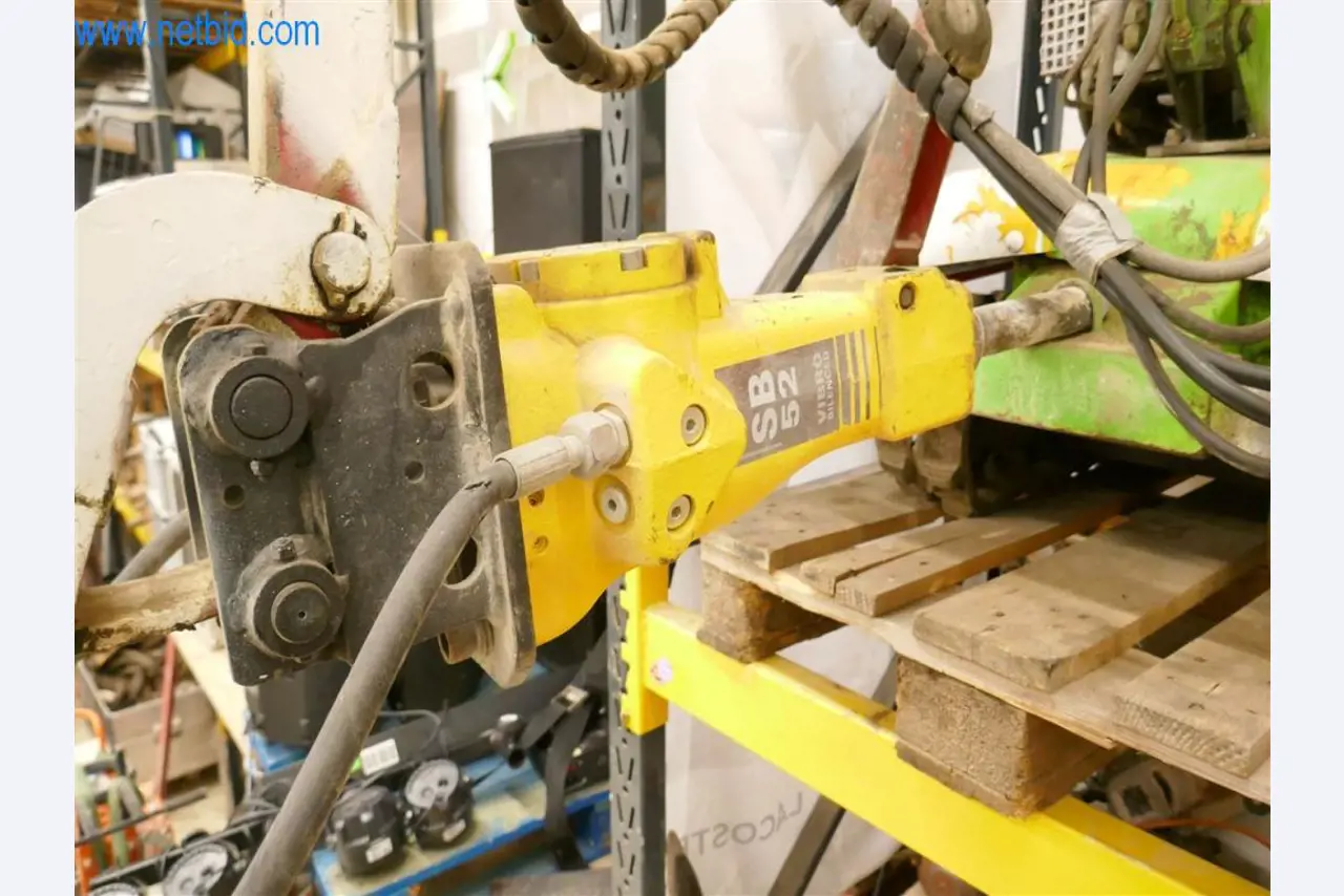 Máquinas y equipos de una empresa de construcción de carreteras-2