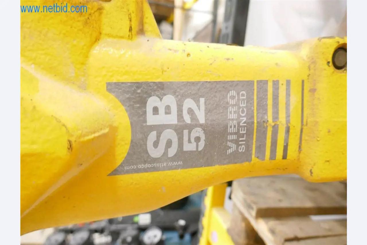 Máquinas y equipos de una empresa de construcción de carreteras-3