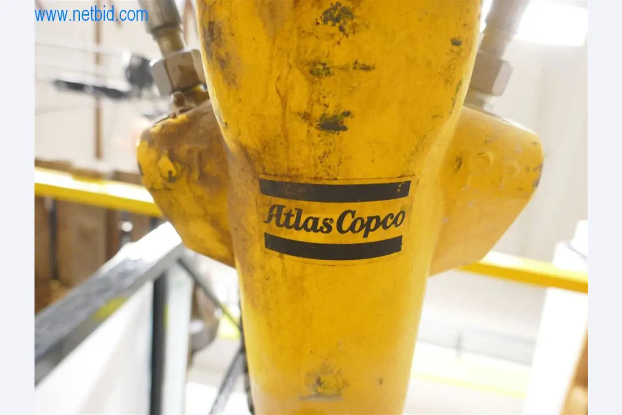 Máquinas y equipos de una empresa de construcción de carreteras-4