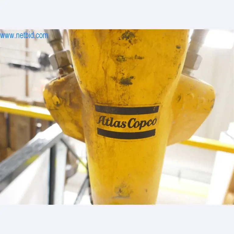 Máquinas y equipos de una empresa de construcción de carreteras-4