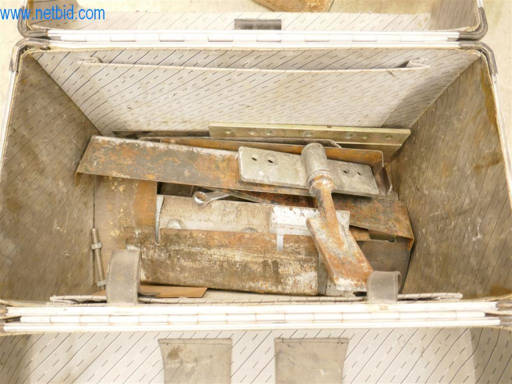 Maschinen und Ausstattung eines Straßenbau Unternehmens-7