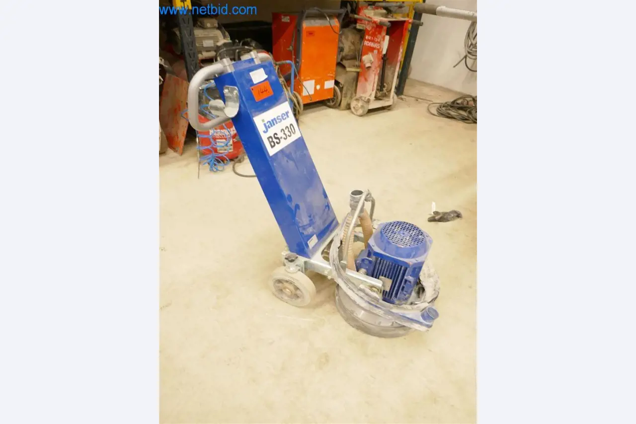 Máquinas y equipos de una empresa de construcción de carreteras-1